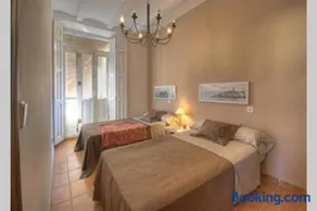 Main Central Station Apartment - Image 4