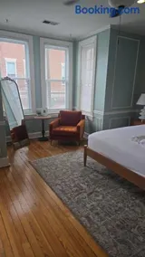 The Verdigris| 1800s Charm| King St| Easy Parking - Image 5