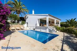 Villa Primavera Renovated Seaview Villa in Mahon - Image 2