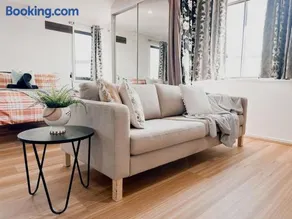 Cozy studio, Pet free, Budget friendly Canberra - Image 2