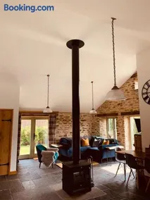 Detached Barn in Tamar Valley, EV charging included - Image 2