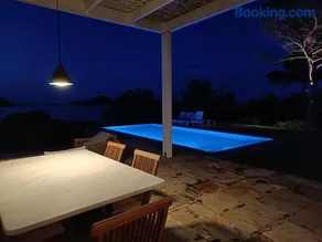 Summer Villa in Porto Rafti - Image 2