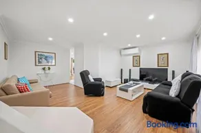 Entire House with 4 bedrooms Fully Air Conditioned - Image 1