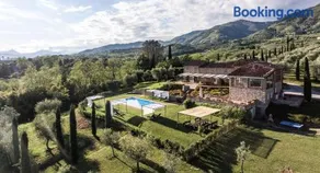 Casale rinnovato immerso nella campagna con splendida piscina privata - Image 1