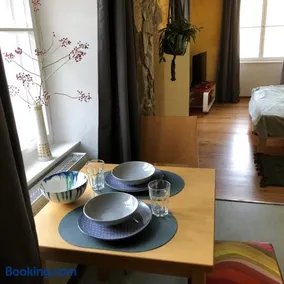 Grand Central- Studio Apartment - Image 1