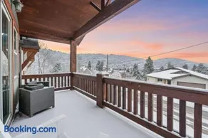 Luxury Park City Mountain Home Sleeps 14 with Hot Tub and Mountain Views - Image 3