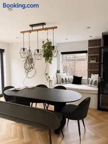 Luxury Surrey Cottage with Private Woodland Access - Image 3