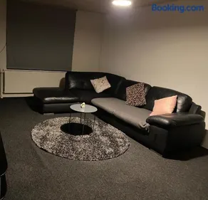 Cozy & Private House - Image 1