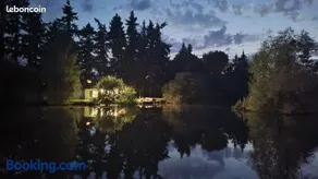 Domaine du Diot, son étang et son île - Image 4