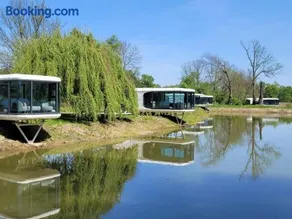 Pałac Wieniawskich - Luksusowe, Całoroczne Domki Glampingowe Nad Jeziorem, Prywatna Balia, Park 10ha - Image 1