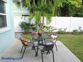 Sand Dollar Beach Side Villa - Image 2