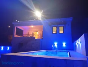 Tsonos Pool - Image 2
