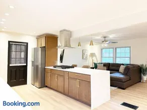 Northside Newly Renovated Stylish 3BR 2BA - Image 1