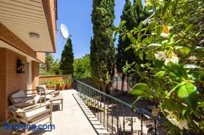 CASA CON PISCINA EN EL CENTRO - Image 2
