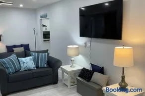 Cozy Coastal Retreat N Lake Ontario Sleeps 8 - Image 2