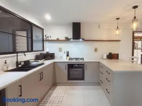 Private Rainforest Cottage - Bingil Bay - Image 3