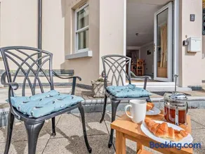 2 Bed in Tenby oc-fb032 - Image 2