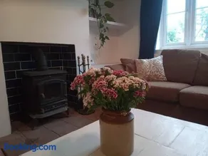 Large 4 Bedroom House in Norfolk Perfect for Families and Groups of Friends - Image 2