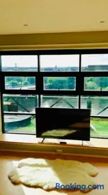 Glasgow City Centre G1 PENTHOUSE with RiverViews - Duplex - 4 Bedrooms, 3 Bathrooms, Kitchen, 1 Living room, 1 Dining room, 2 Terraces, Parking, Top Floor, 2050 sq ft, Merchant City - Image 2