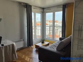 Beau studio avec vue sur Paris - Image 2