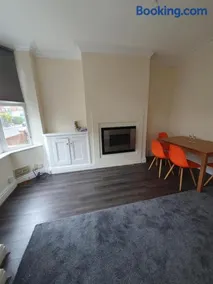 2 bedroom house - Hopefield Road - Image 2