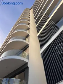 Luxurious 1BR with rooftop pool gym & beach access - Image 2