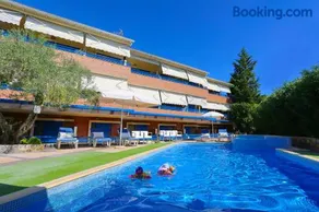 Philoxenia Village Hotel-Studios - Image 1