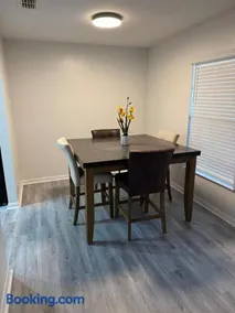 2BR 2BA Apartment located minutes from UF & Shands - Image 1