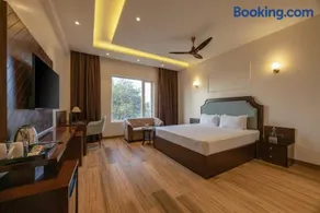 Clarks Inn Suites Dhanbad - Image 3