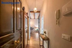 Parking Free - Cathedral Area Apartment - Image 3