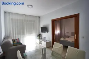 Apartamento con piscina solo en temporada - Image 3