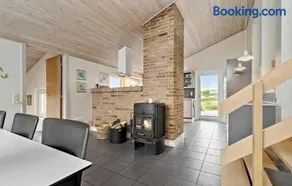 Four-Bedroom Holiday Home In Hvide Sande - Image 4