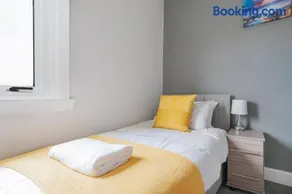 Dalkeith Three Bed Two Bath Apartment - Image 5