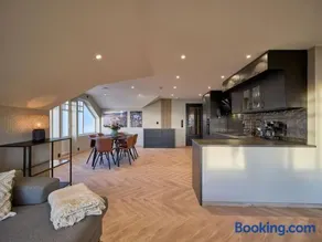 Nice apartment with five bedrooms and sea view - Image 5
