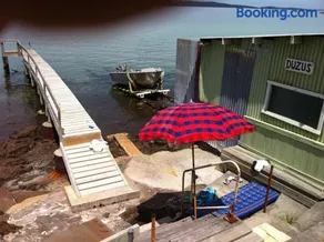 Absolute waterfront with a secret garden - Image 5