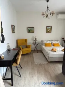 Cozy house with backyard at Iraklio Attikis - Image 1