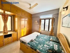 Elegant 2BHK Stay Near Iconic Chinatown, Tangra - AC - WiFi - Parking - Caretaker - Image 3