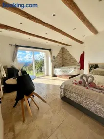 Suite de Charme et son jacuzzi en pleine nature - Image 1