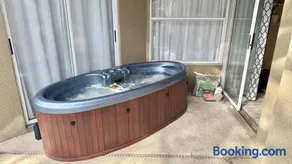 Spacious House with Pool and Hot Tub near Tampa - Image 2