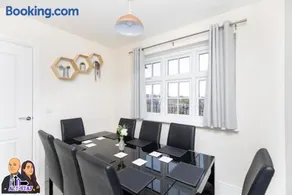 City fields 4 bedroom house in Yorkshire - Image 1