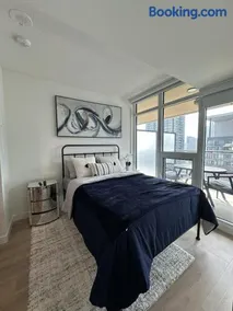 Entire Luxe Condo in Downtown Toronto - Image 2
