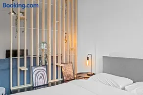 Studio in city center 15min from airport - Image 1