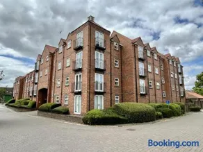 Luxury 2 Bed Apartment Central Yarm - Image 3