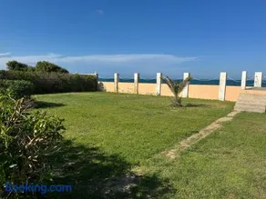 Oasis en la playa: piscina y relax - Image 2