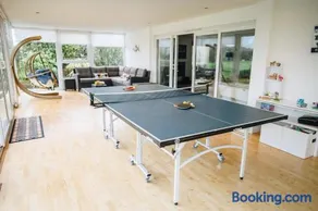 Devon House Hot Tub Sea Views & Family Fun - Image 4