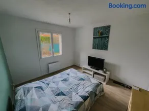 Chambre dans maison calme en campagne verdoyante - Image 3