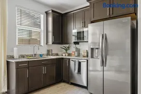 Cozy & Luxe Suite in Queen Creek - Image 3