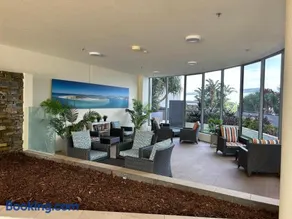 Exclusive Apartment with Ocean Views - Image 4