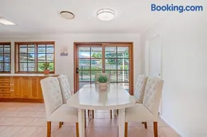 Sunny 5BR House with Private Pool in Carlingford - Image 4