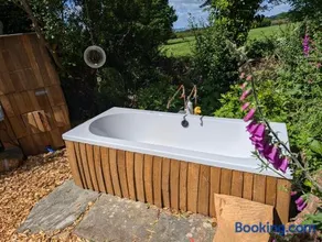 Dreckly cabin - Lydcott Glamping with Cornish sea views - Image 2